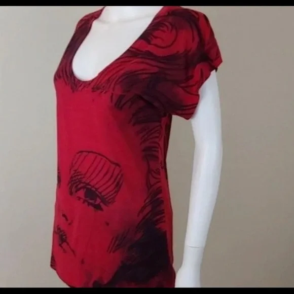 Alice in Wonderland Queen tee. - Picture 5 of 6